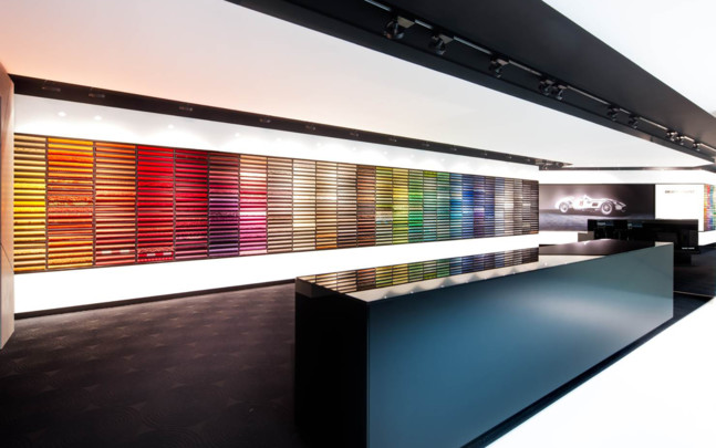 showroom_retailer_colour_wall_oc